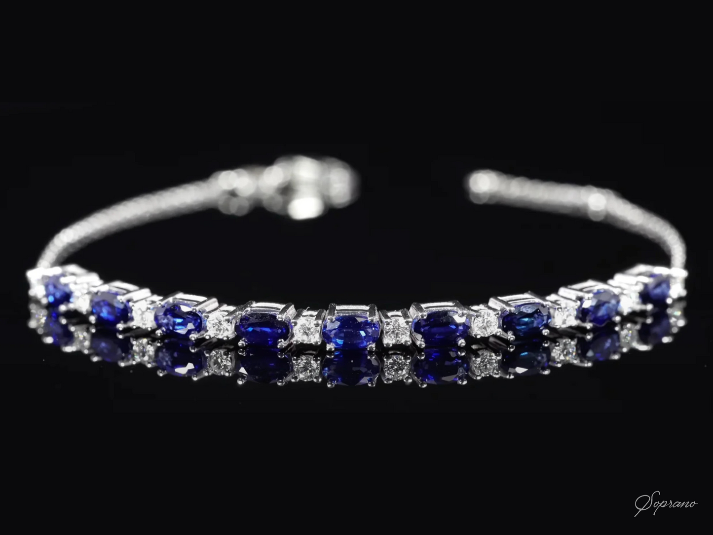 sapphire luxurious bracelet with diamonds 